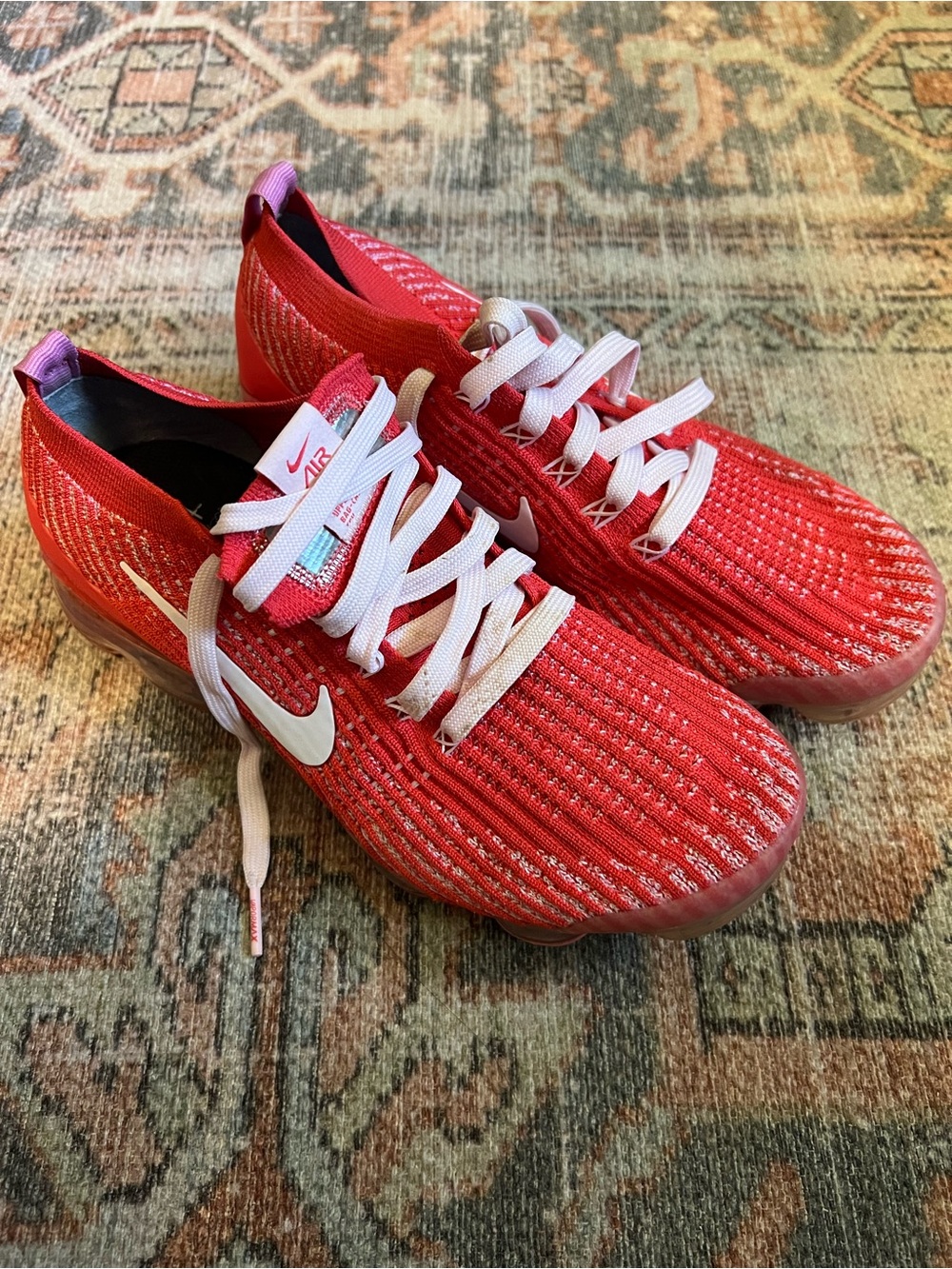 Nike Vapormax 3 in Track Red